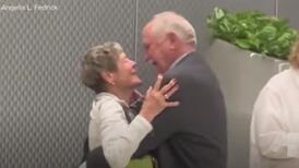 ¡El que persevera, alcanza! Hombre se casó con su crush de la secundaria a los 79 años