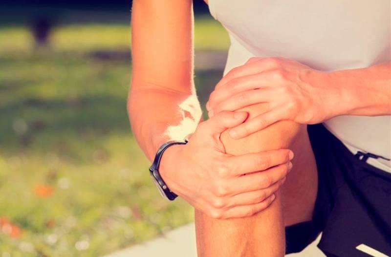 El dolor en las rodillas se presenta en personas que no fortalecen sus músculos.