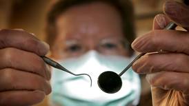 Dentistas truenan contra aseguradora por cambios que afectarán a los pacientes 