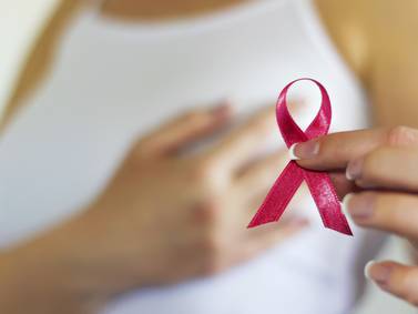 Mujeres deben someterse a mamografías desde los 40 años para detectar el cáncer, según expertos