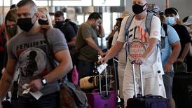 EEUU: Ponderan requerimiento de usar mascarillas en aviones
