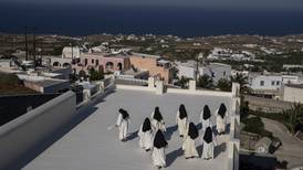 En Santorini, 13 monjas de clausura rezan por el mundo