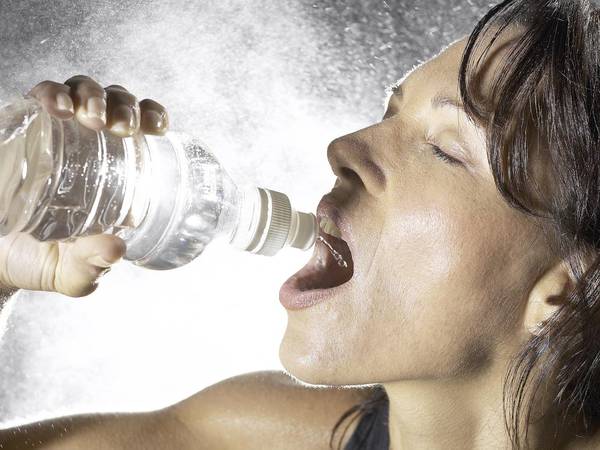 Clave mantenerse hidratado para evitar un golpe de calor ante las altas temperaturas