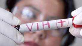 Una adolescente se inyectó sangre de su novio que es VIH positivo como “muestra de amor” 