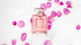 ¿Cuál es el perfume más exquisito de mujer? Todas las de clase alta los usan este 2023