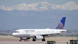 Vuelo de United Airlines debe volver tras impacto con ave