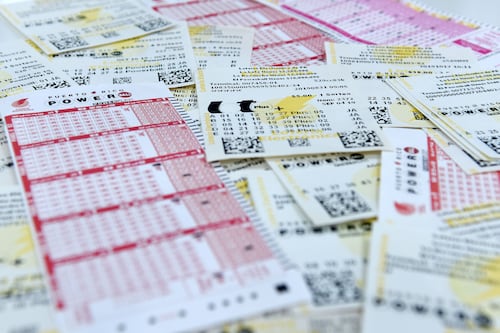 Insólito: ganó 220 millones en la lotería pero no los puede cobrar