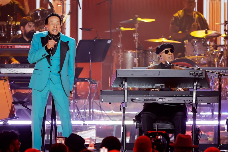El legendario cantante ofreció una memorable presentación en los Grammy 2023.