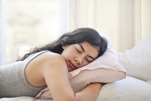 Sepa qué es el “estrés térmico nocturno” y cómo evitarlo para dormir mejor