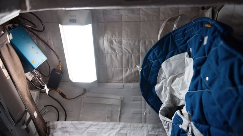 Bolsa de dormir en el espacio