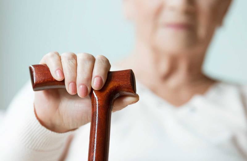 Los adultos mayores se benefician con el seguro Medicare.